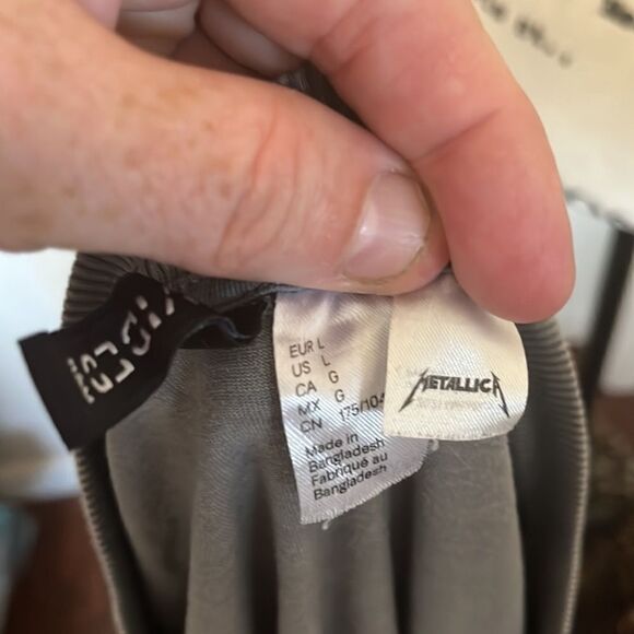 H&M Divided Metallica Graphic Gray Distressed Shirt - Picture 11 of 11